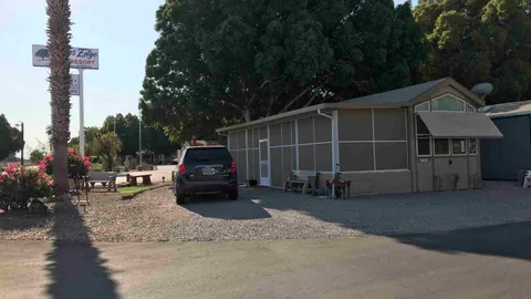 Premier Full Hookup RV Site — image 9 of 9