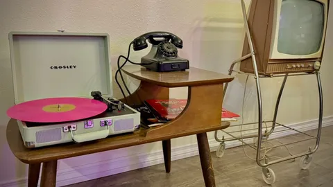 Modern Comfort - Vintage Vibes -Retro Apartment — image 20 of 20