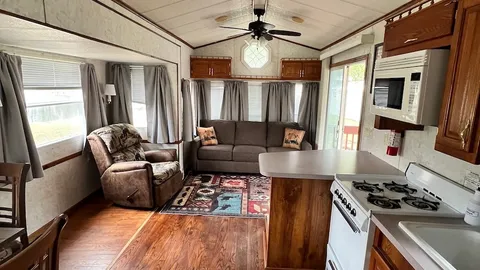 LUXURY CABIN C — image 1 of 8