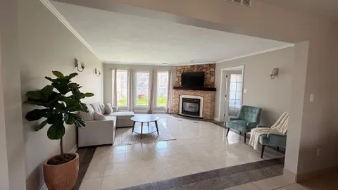Deluxe 2 Bedroom Private Apartment — image 1 of 8
