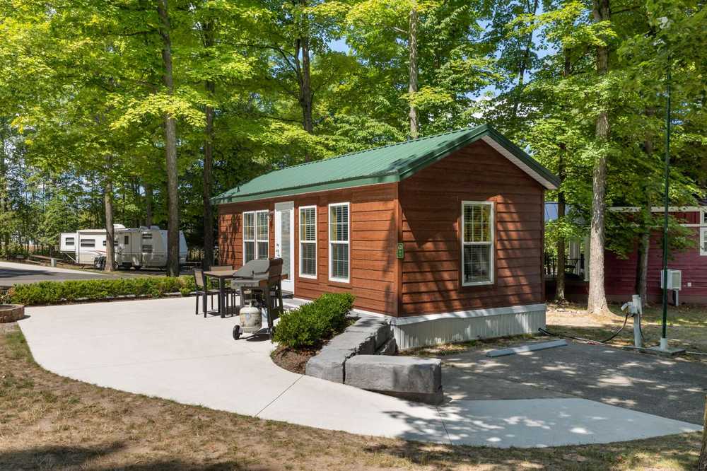 Camping Studio - Accessible - Rustic Wood