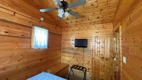 LAKEVIEW LODGE — image 8 of 8
