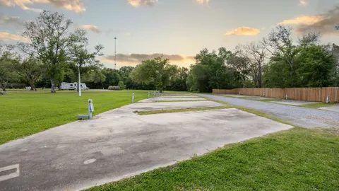 Standard Back In 30/50 Amp RV Concrete Site — image 1 of 8