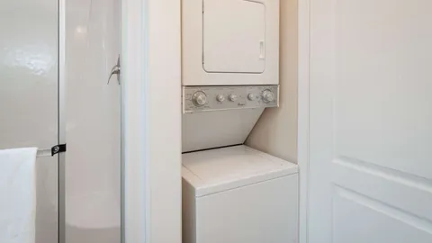 Premium Rental 1 Bedroom — image 2 of 11