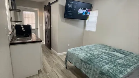 Standard One Bedroom — image 9 of 9