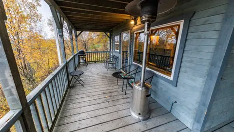 Foreman's Cabin, Lower — image 2 of 7