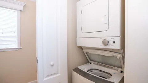 Standard Rental 1 Bedroom — image 2 of 8