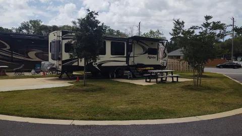 Pull in/back in, All RVs (patio opposite side) — image 2 of 5