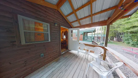 Deluxe Cabin 5 — image 2 of 7
