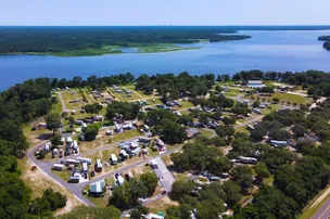 Lake Oklawaha Resort – photo 3