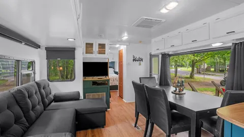 Cascade Camper — image 2 of 7
