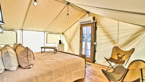 Safari Luxury Tent - King — image 2 of 8