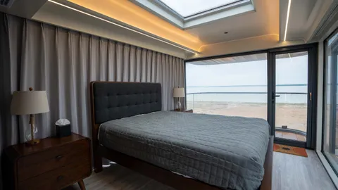 Vessels - 1 Queen Bed — image 2 of 21