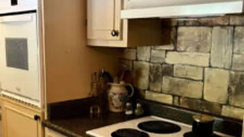 Mill's House — image 2 of 13