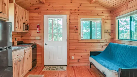 Lake View Yogi Bear™ Deluxe Cabin — image 2 of 8