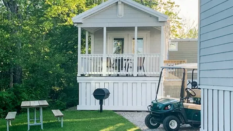 Lakeview Cottage — image 1 of 9
