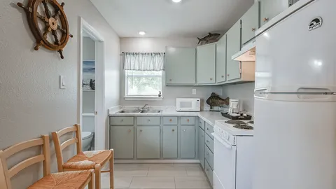 Coastal Studio 1 — image 2 of 7