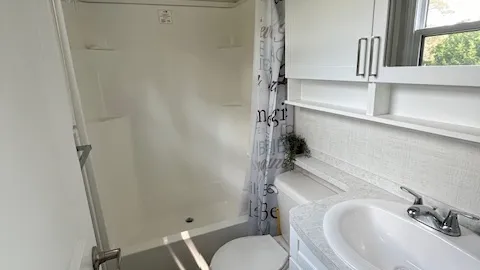 The Pines - 2-Bedroom Resort Cottage — image 2 of 9