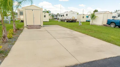 Elite Full Hookup RV Site — image 2 of 4