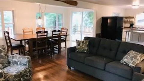 Waters Edge Vacation Rental — image 2 of 10