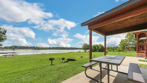 Cottage — image 1 of 5
