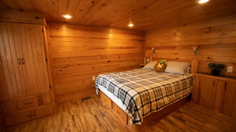 Deluxe South Shore Cindy Bear™ Cabin — image 2 of 8