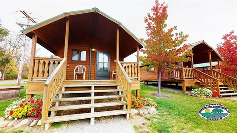 Deluxe cabin — image 1 of 6
