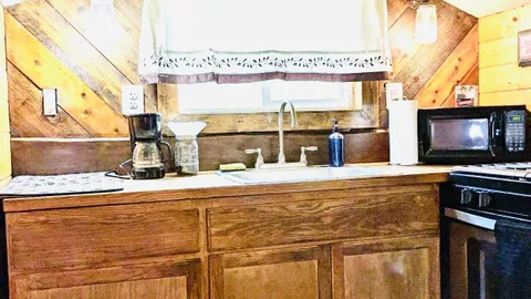 #9 Little House on the Mountain — image 5 of 5