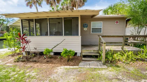 Cabin 3 — image 1 of 6