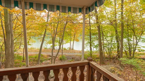 Deluxe Lake View — image 2 of 10