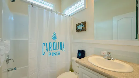 Carolina Cottage 2 Bedroom w/ Fireplace Porch — image 12 of 12