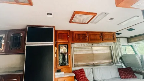 Class A Motorhome — image 2 of 7