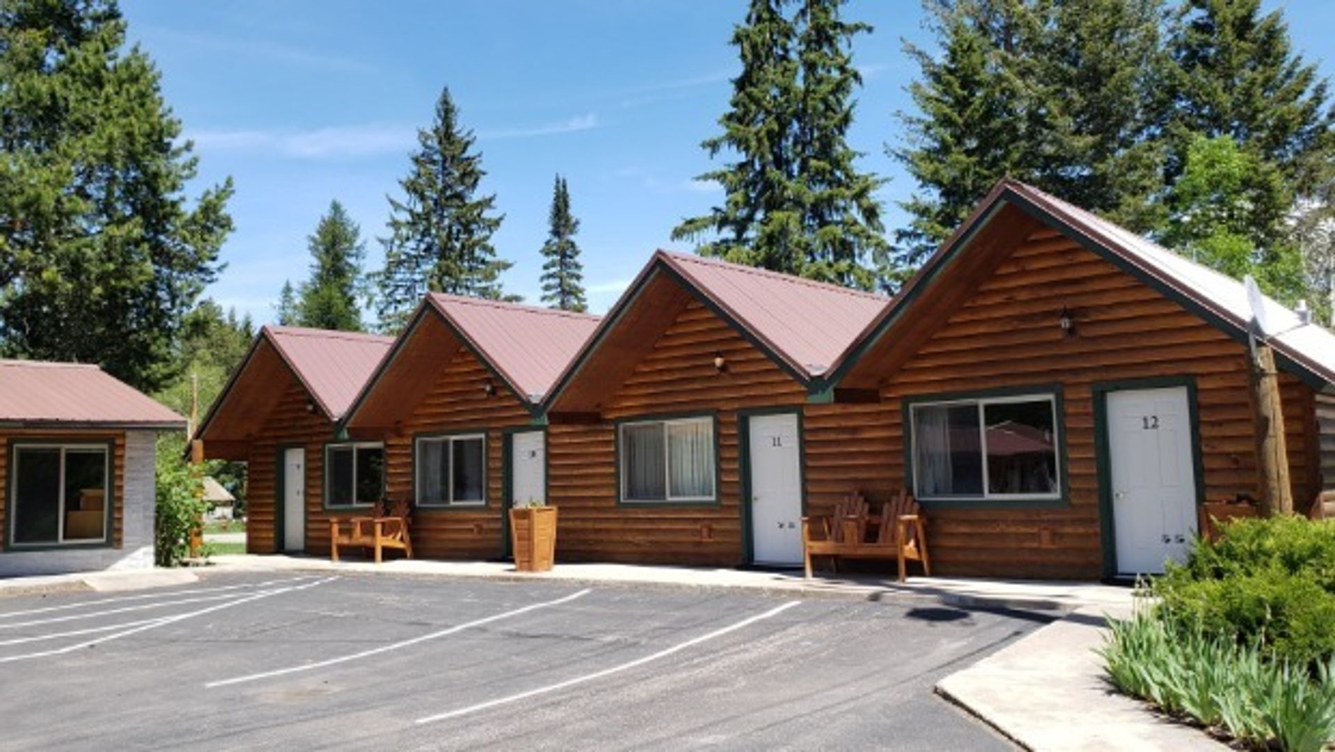 Beargrass Lodging and RV Resort - Hungry Horse