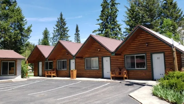 Beargrass Lodging and RV Resort - Hungry Horse, MT campground