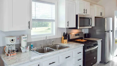 Accessible Premier Carolina Cottage 1 Bedroom ***NO PETS*** — image 8 of 8