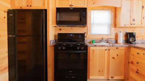Lisenberry Loft Cabin — image 2 of 14