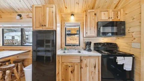 Yogi Bear™ Cottage — image 2 of 12