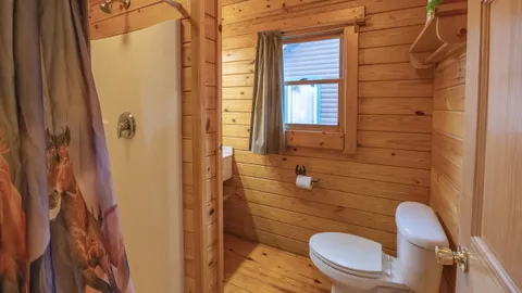 Deluxe Cabin — image 9 of 9