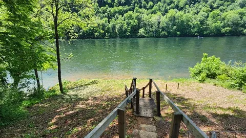 White River Resort Winnebago Rv — image 2 of 6