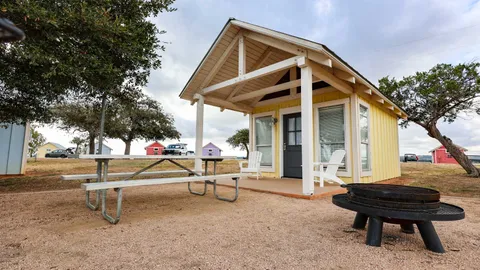 Deluxe Cabin — image 2 of 7