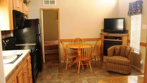 Deluxe 2 Bedroom Cabin — image 2 of 8