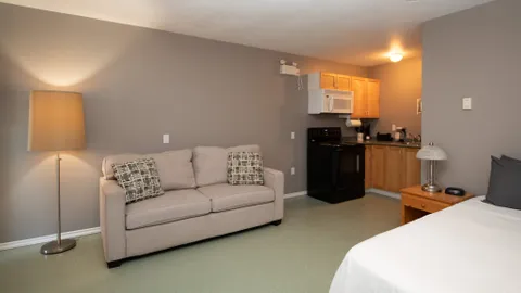 Triplex Cottage Studio Suite — image 2 of 6