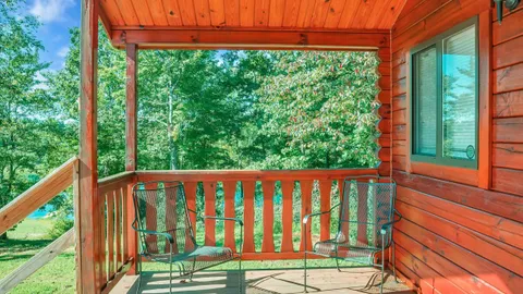 Lake View Yogi Bear™ Deluxe Cabin — image 1 of 8