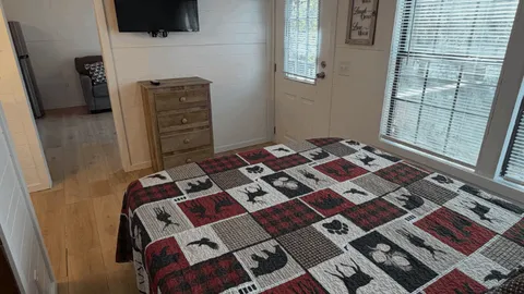 Deluxe Cabin — image 8 of 8