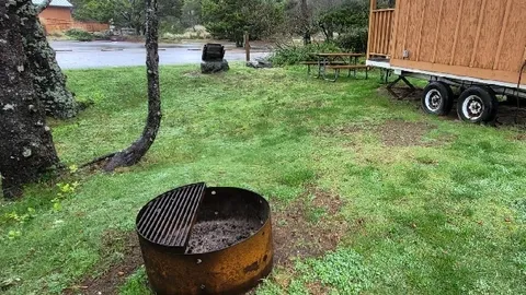 Mini Cabin 2 — image 2 of 6