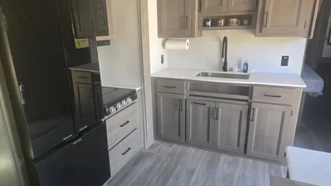 RV Rental-R2 — image 2 of 6