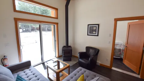 Chalet - Pinnacles — image 2 of 15