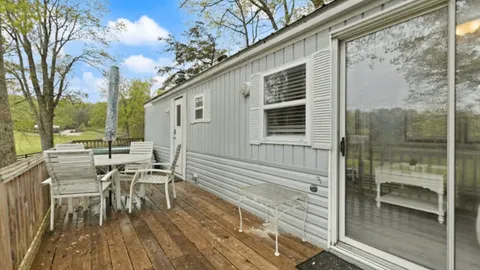 PREMIUM PASTURE VIEW CABIN WITH HOT-TUB — image 11 of 11