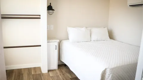 ADA Cottage — image 2 of 4
