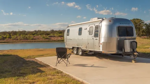Lakeside Elite Back-In RV Site — image 1 of 4